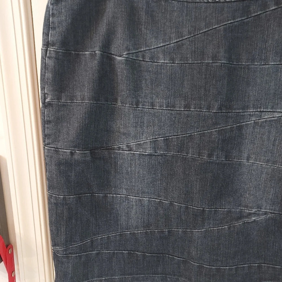Lane Bryant Dark Wash Denim Bandage Skirt in Size 22 - Picture 2 of 8
